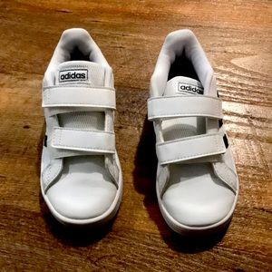 Excellent conditionAdidas toddler tennis shoes
